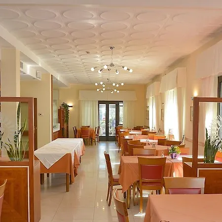 索尔酒店 3* 圣西罗